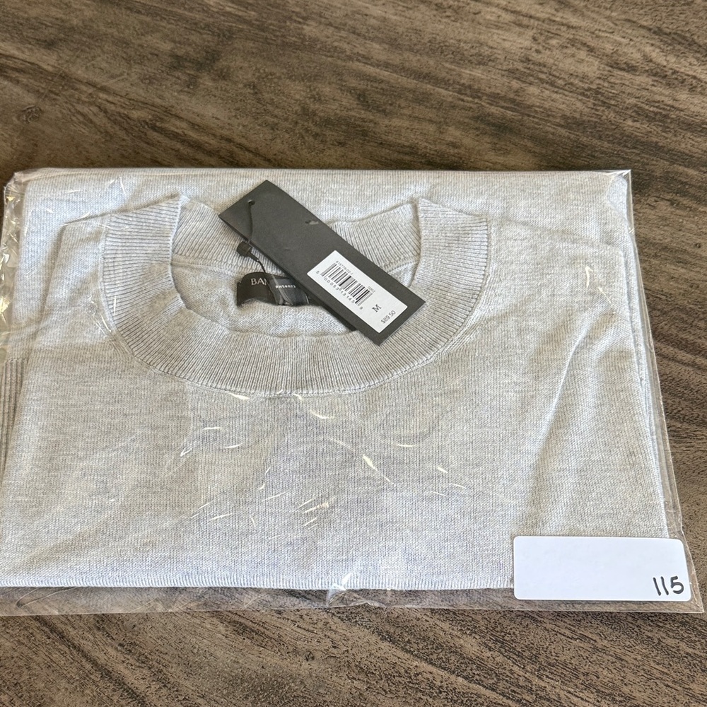 Banana Republic Women's Light Gray Crewneck Sweater - Picture 6 of 6